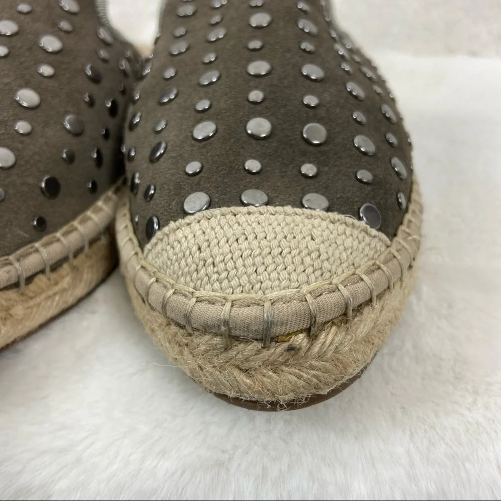 Lust for life ignite studded suede espadrille mules. Size 7M